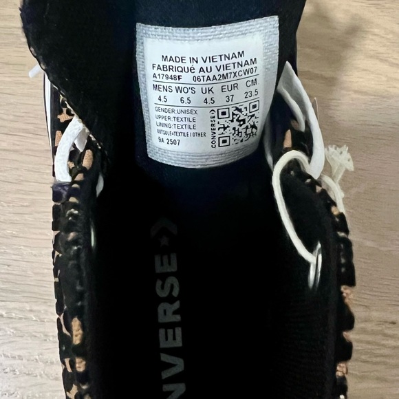 Converse Leopard Print High Tops – Women’s 6.5 NWT - Picture 4 of 4